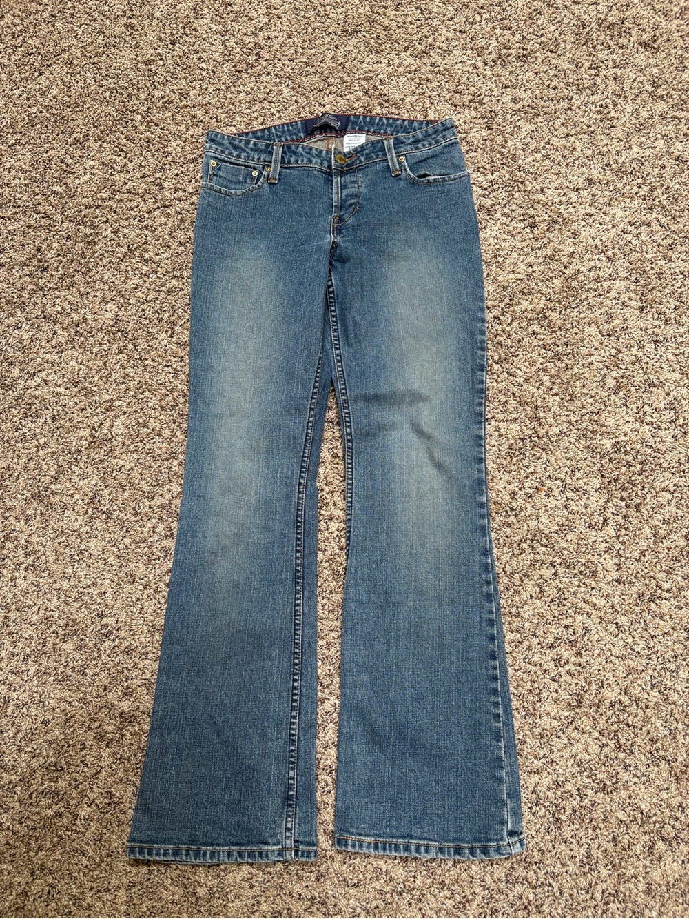 Vintage Levi's Women's Flare Jeans in Faded Blue